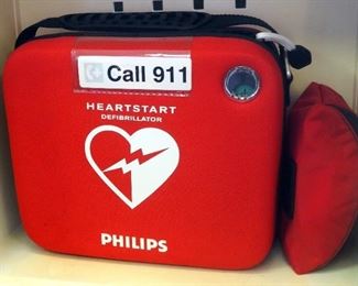 Philips Heart Start Onsite Defibrillator, Model HS1, Includes Carrying Case & Wall Mount Cabinet, Expires 2022