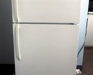 Tappan Refrigerator/Freezer, Model TRT15L2JW6, 60" x 28.5" x 32"
