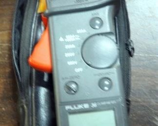 Fluke Clamp Meter Model 36 Includes Leads and Carrying Case, Battery Oporated