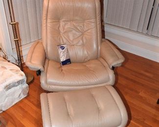 EKORNES STRESSLESS Recliner w/matching Ottoman