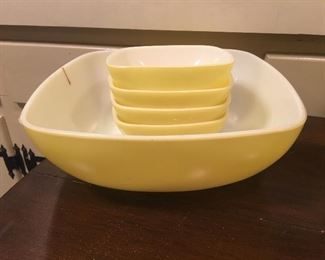 Vintage Pyrex square hostess server ovenware dishes