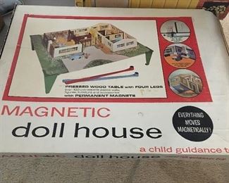 Magnetic doll house with accessories