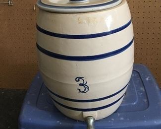 3 gallon crock with top and spout