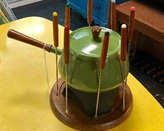 C.1960'S Green Metal Fondue Pot with Wooden Base and all 8 Original Fondue Forks