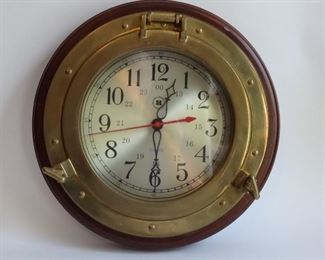 Porthole clock quality. Battery run.