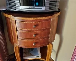 Ebanista "Round Toscana Night Stand in Antiqued Frutal" (29x24x29) (2)