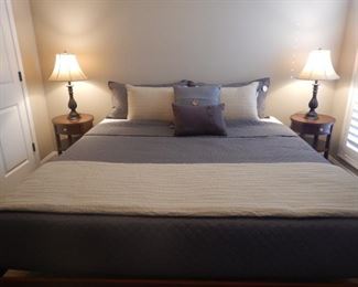 King wood platform bed, Sleep Innovations Memory foam 12" mattress