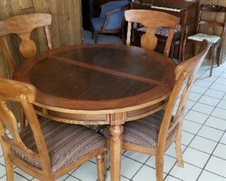 Table with 5 Chairs & 1 leaf