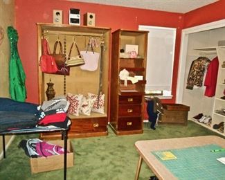 LADY'S CLOTHES & PURSES