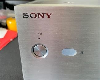 Sony ES HAP-Z1ES Media Streamer HDD Audio Player		
