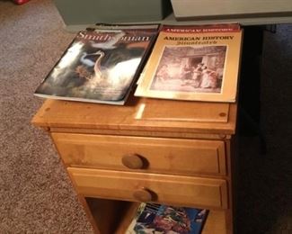 Maple Night Stand, Magazines 