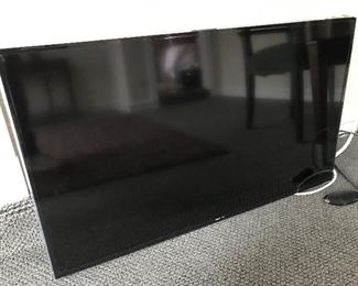 Flat Screen TVS -Several!