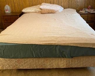 Queen Size Bed, Bedding