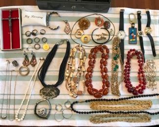 Lot of costume and fine jewelry