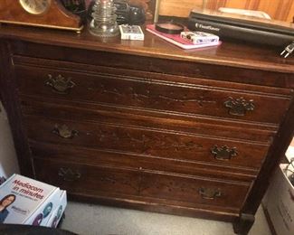 Antique small chest of Drawers with Knapp Joints 