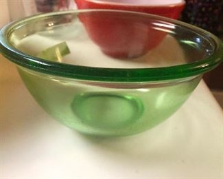 Uranium Vaseline glass mixing bowl by anchor Hocking 