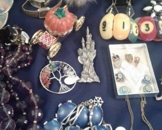 Check out that bakelite bracelet!