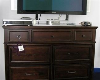 Chest of drawers and 43 inch Pioneer Flatscreen TV