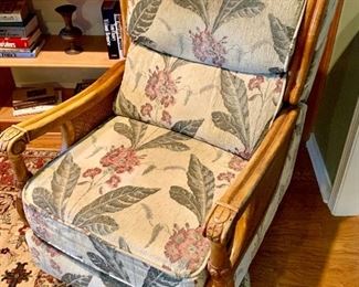 Great looking and COMFY Bahama styled chair / recliner. 
