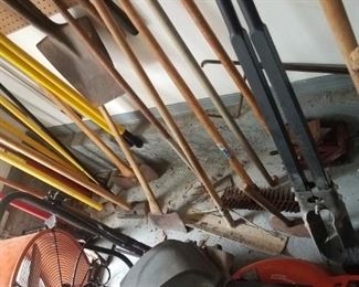 Yard hand tools 