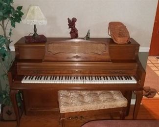 PRE-SALE: Wurlitzer upright piano, $395