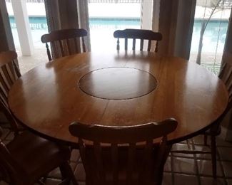 Wonderful round dining room table, with built in lazy Susan. 