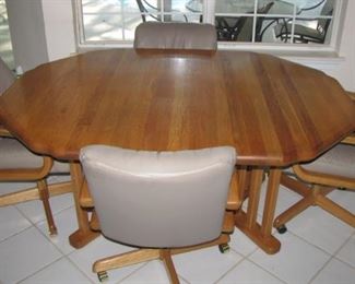 Vintage / retro oak kitchen table and four chairs. CLEAN - great looking set. 