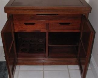 Expandable server, bar cabinet. 