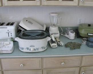 small assortment of kitchen items