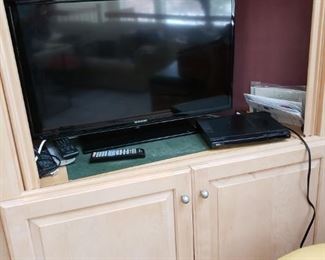 32" flat screen TV