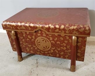 Decorative storage chest