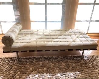 Knoll Barcelona Couch in Creme.. Designed by Ludwig Mies van der Rohe, produced by Knoll®