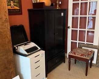 New manual typewriter 