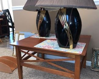 Modern lines on this fabulous table- Accented with stylin' 80's lamps!