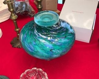 Beautiful urn/vase!
