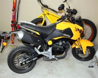 Honda Grom 125cc Motorcycle - ONLY 225 mi.