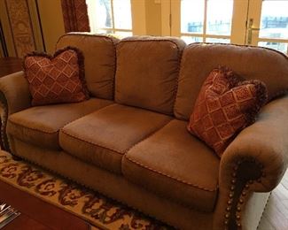Chenily Sofa with Hammer Head details