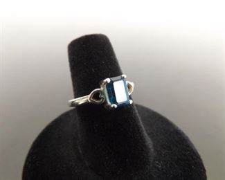 .925 Sterling Silver Aquamarine Crystal Ring Size 6.5
