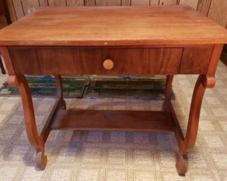 Antique Side Table        https://ctbids.com/#!/description/share/320301 