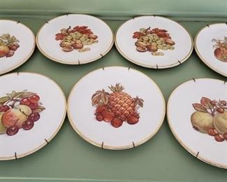 Italian Raised Fruit Plates https://ctbids.com/#!/description/share/320307