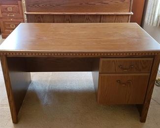 Wooden Desk https://ctbids.com/#!/description/share/321672