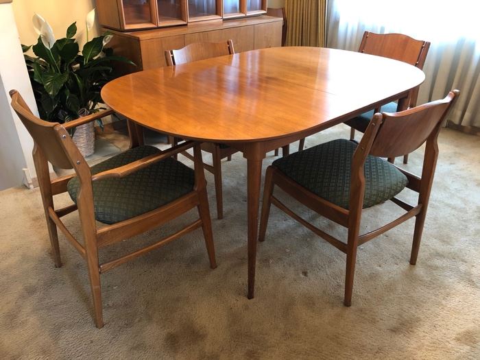 Mid-century modern dining room table, 2 captains chairs and 3 side chairs - includes leafs and table pads!