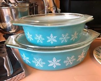 Pyrex snowflake set