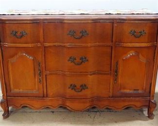 Bassett Furniture Buffet With 5 Drawers And 2 Storage Areas, Dovetail Construction, Matches Lot 160, 34" H x 51.5 W x 19.25" D, With Floral Runner