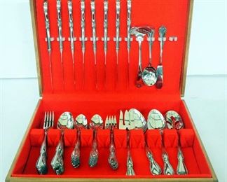 Oneida 1881 Rogers Stainless Flatware Set, Deluxe Pattern, 55 Pieces, In Wood Case