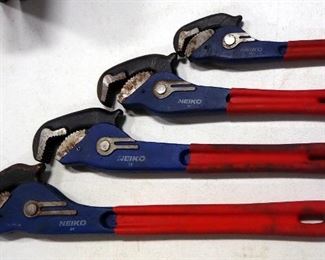 Neiko Self-Adjusting and Quick Release Pipe Wrench Set, Cast Iron Body And Cr-V Jaws, 4 Pieces Include 10", 14", 18" And 24"