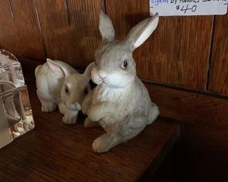 BOEHM Porcelain Collectable Figurine "RABBIT AT REST"
Signature on bottom