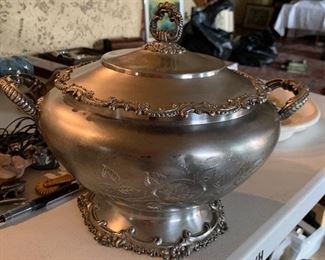 St Louis Silver Company Quadruple Plated decorative Urn with lid