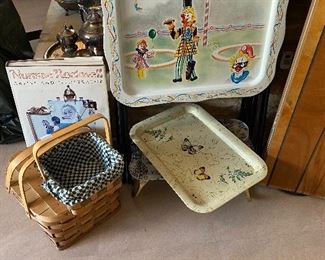 Mid Century Circus Tv Trays with Stands (3)