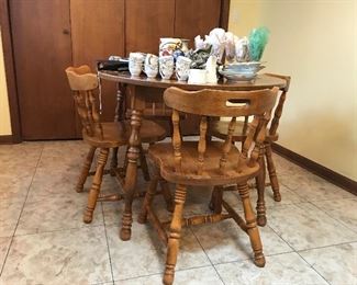 Kitchen table w/4 chairs